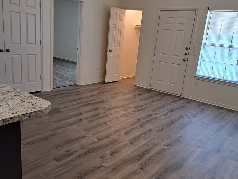 806 Redwood Ln — Photo 9