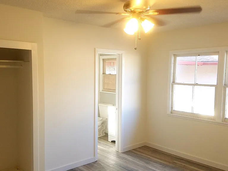 12001 College Ave — Photo 5