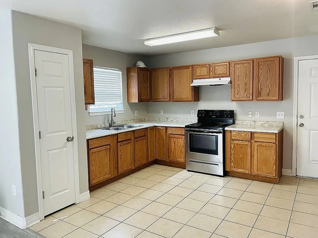 2 bed, 720 sqft, $1,100 — Photo 3