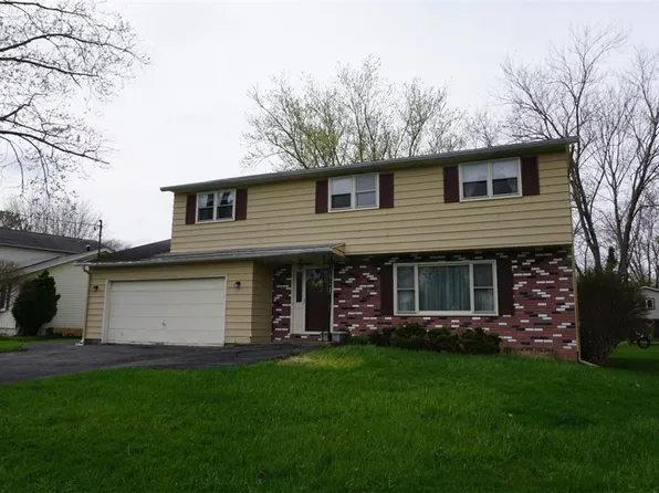 4069 Elaine Cir, Liverpool, NY 13090
