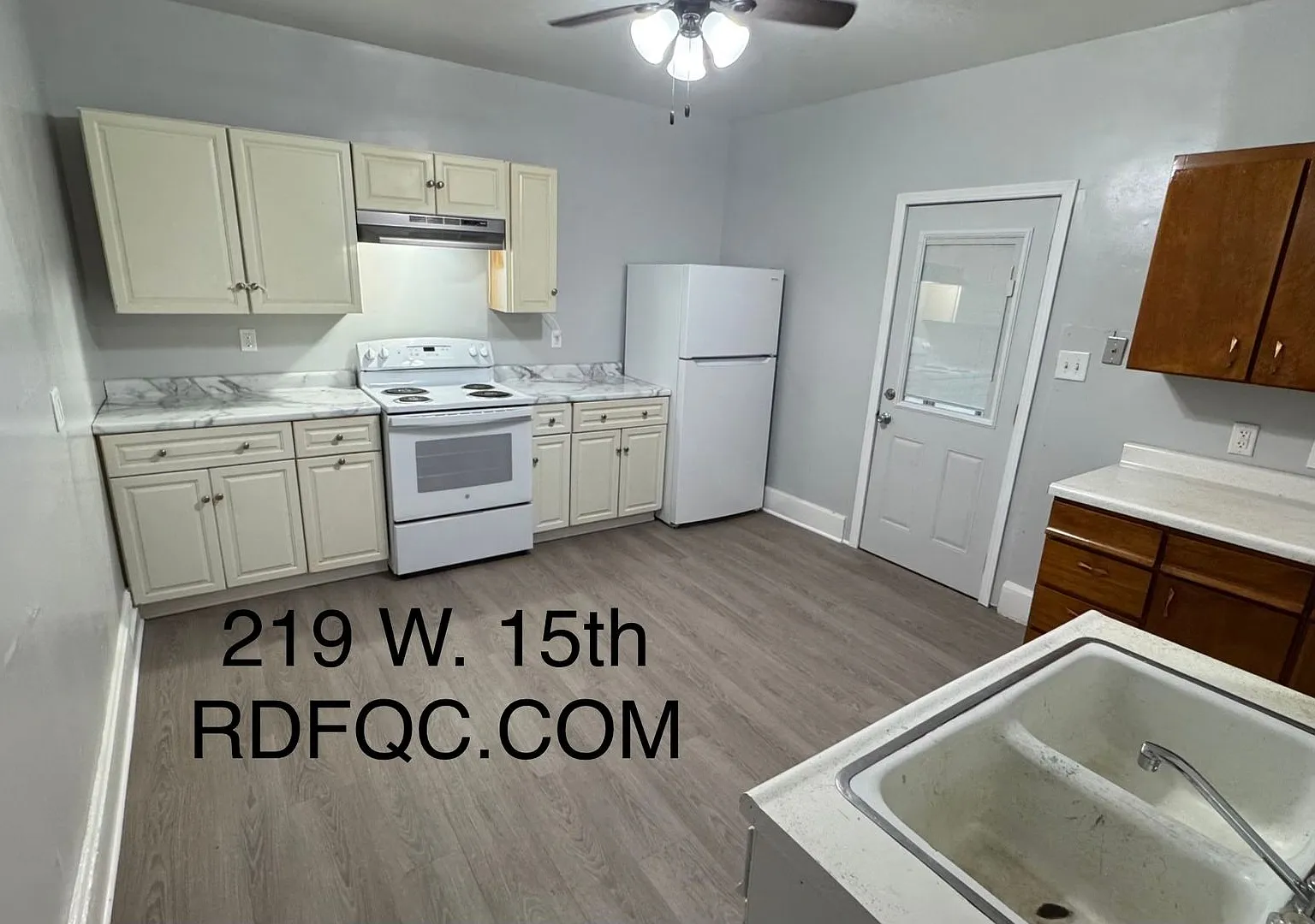 219 w 15th Large 3 Bedroom House - Central Davenport — Photo 3