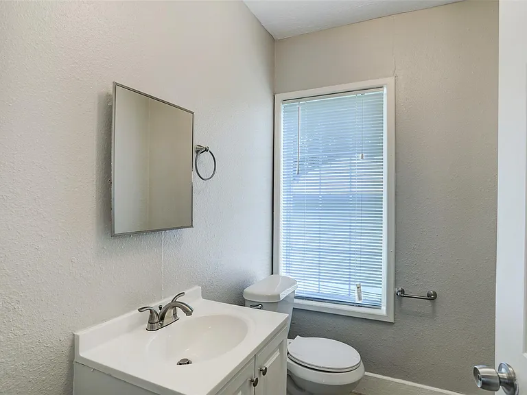 523 E Mulberry St — Photo 7