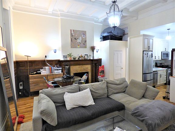 5th image of 20 W 70th St APT 4