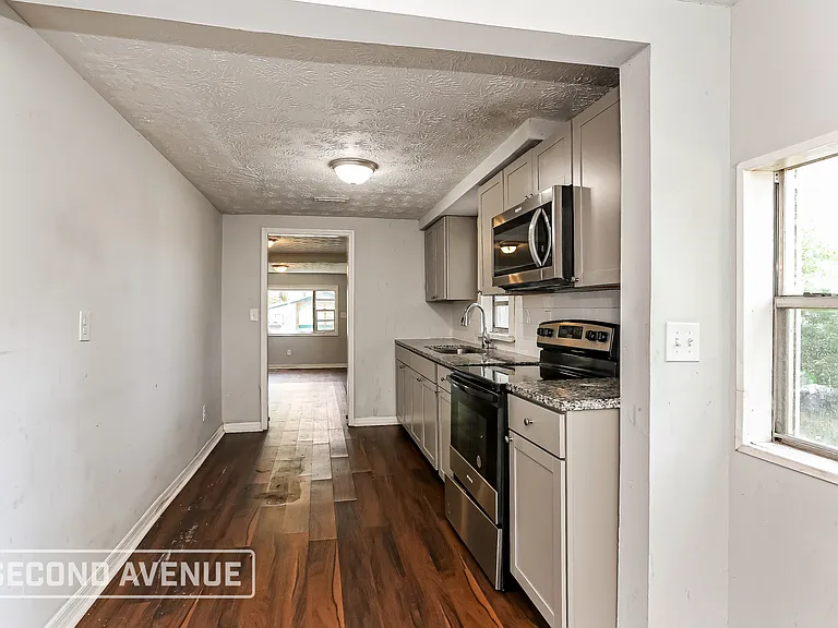 2939 W 6th St — Photo 5