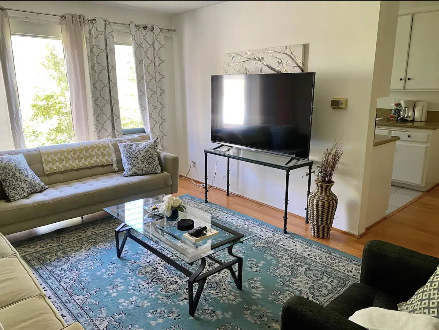 Bright & Spacious 2 Bedroom Flat in West Hollywood — Photo 4