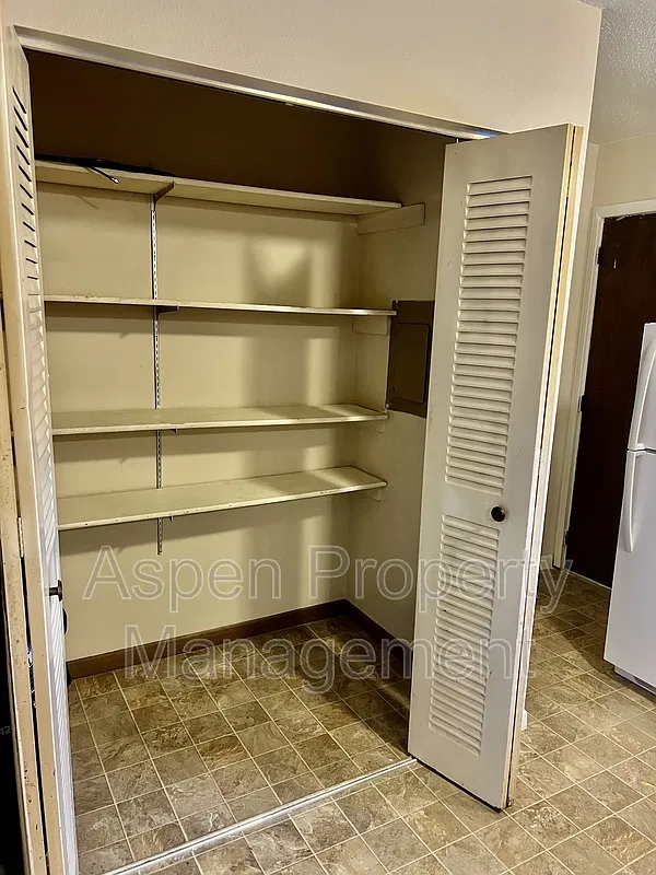 2 bed, 1.0 bath, 725 sqft, $900 — Photo 4