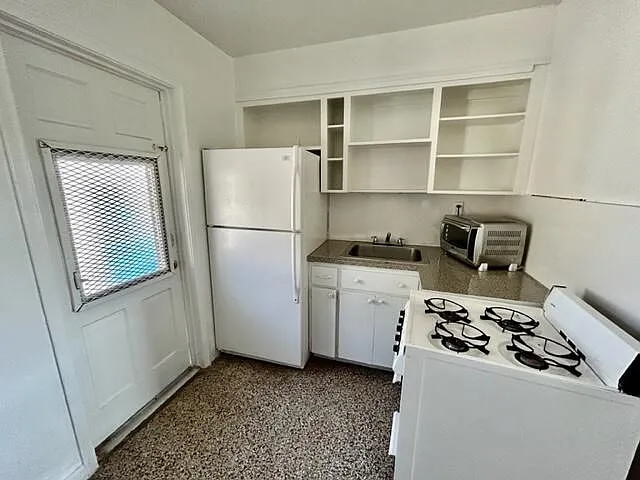 2 bed, 1.0 bath, 1370 sqft, $1,850 — Photo 4