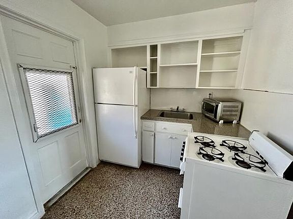 4th image of 2023 Taylor St