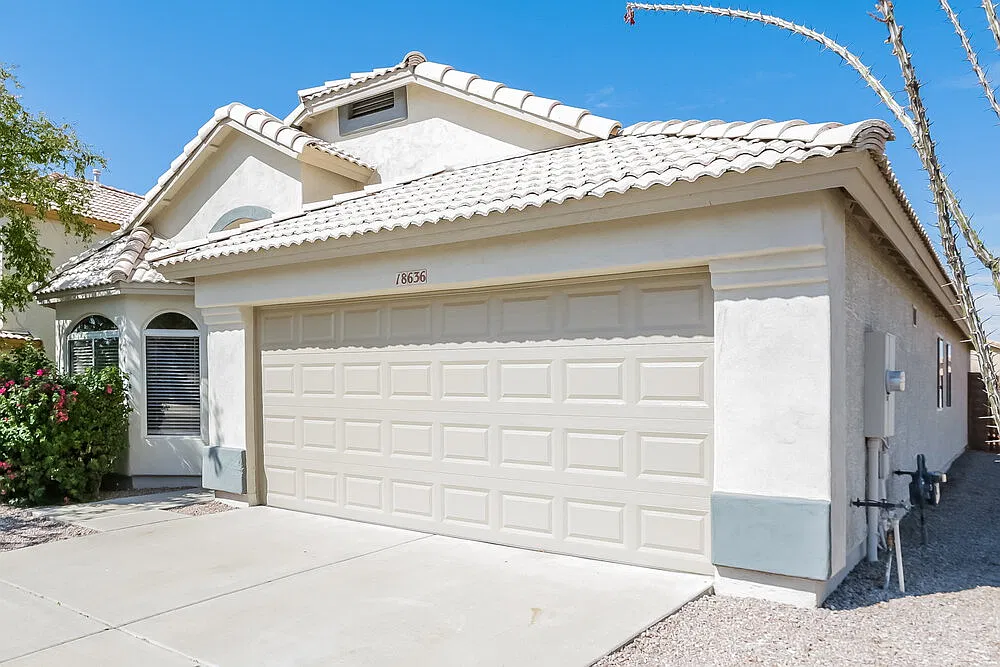 3 bed, 2.0 bath, 1614 sqft, $2,410 — Photo 3