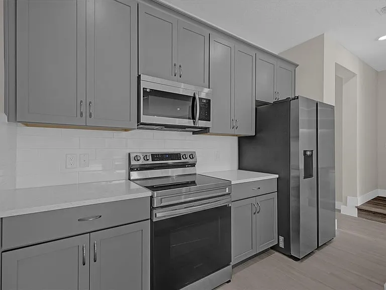 7838 Spectrum Dr — Photo 6