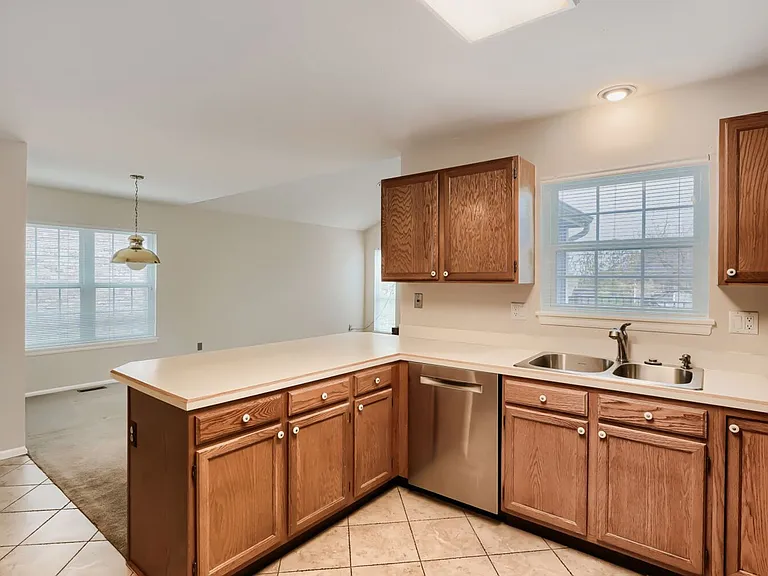5648 S Iris Way — Photo 4