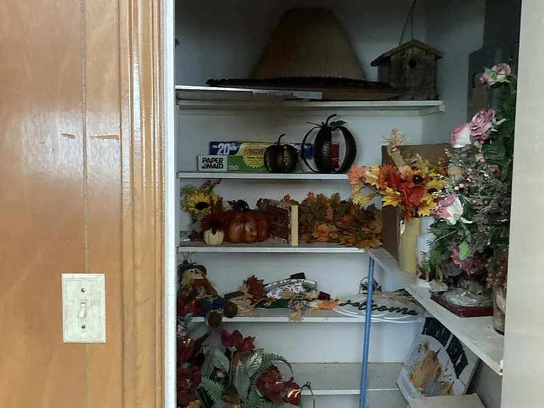 927 Skyline Dr — Photo 38