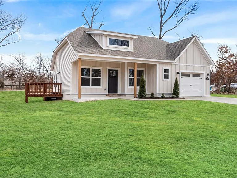 40 Hebrides Dr — Photo 2