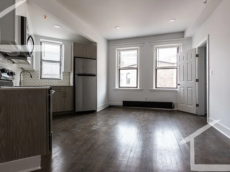 11 Queensberry St #49A — Photo 4