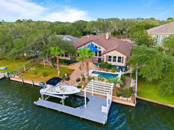 1907 Crescent Dr, Rockport, TX 78382