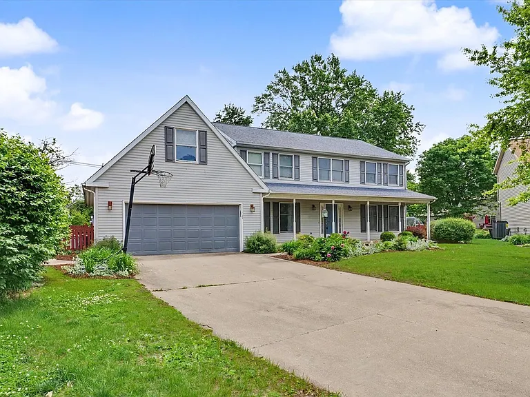 2401 Peppertree Pl — Photo 3
