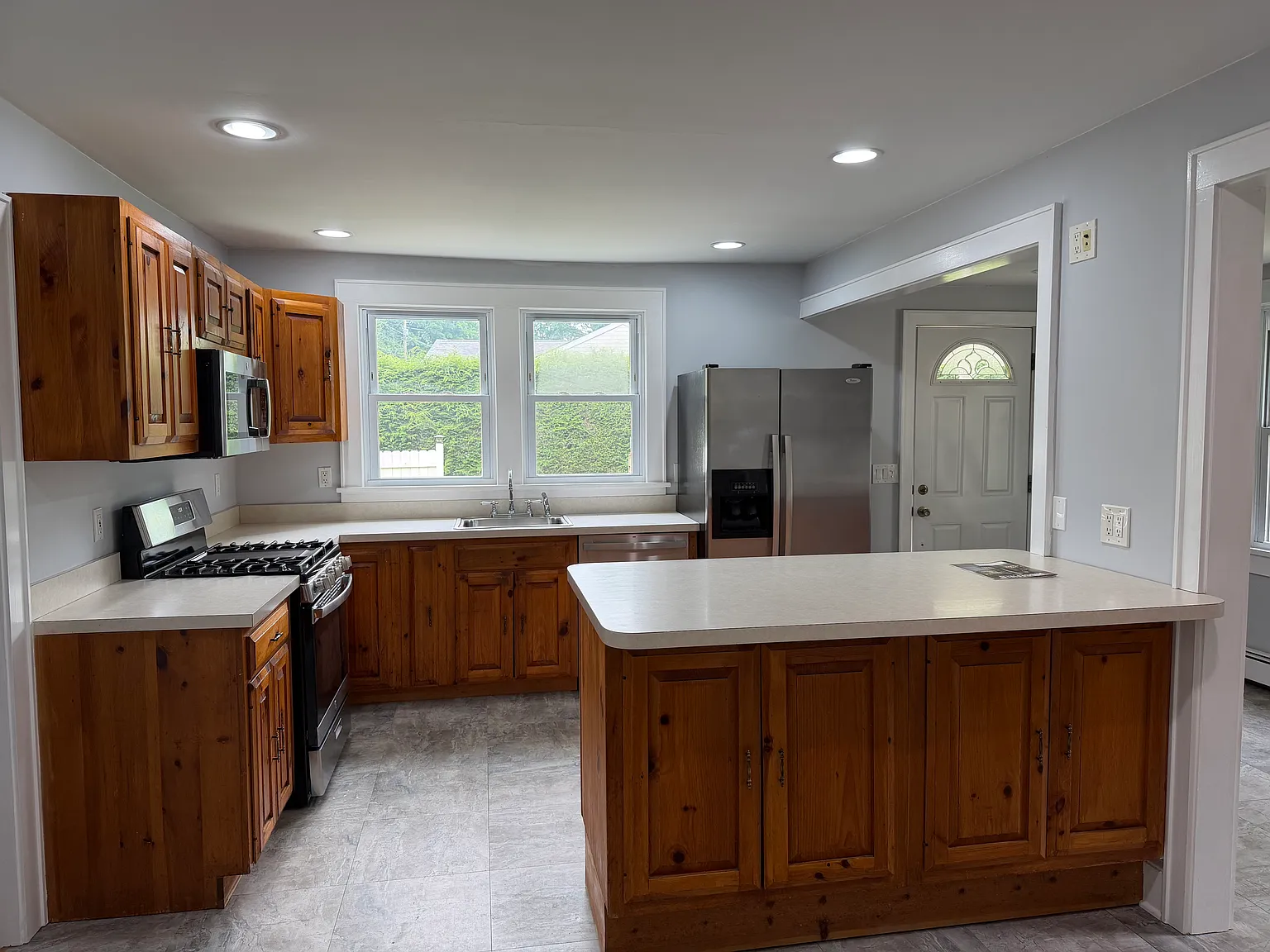 3 bed, 1639 sqft, $4,800 — Photo 3