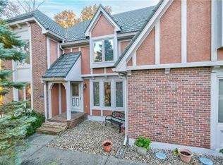 4122 NE Edgewater Ct, Lees Summit, MO 64064