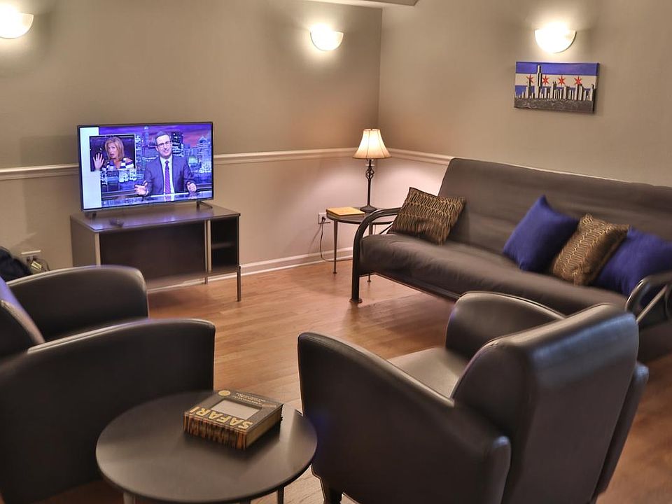 1st image of 4044 N California Ave Unit 102