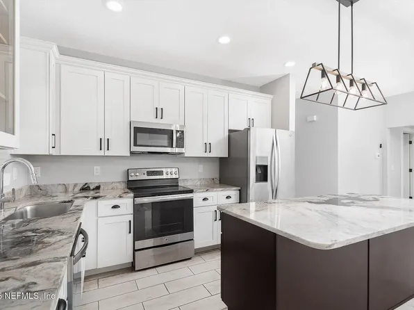 406 E Cochran Ave, Hastings, FL 32145