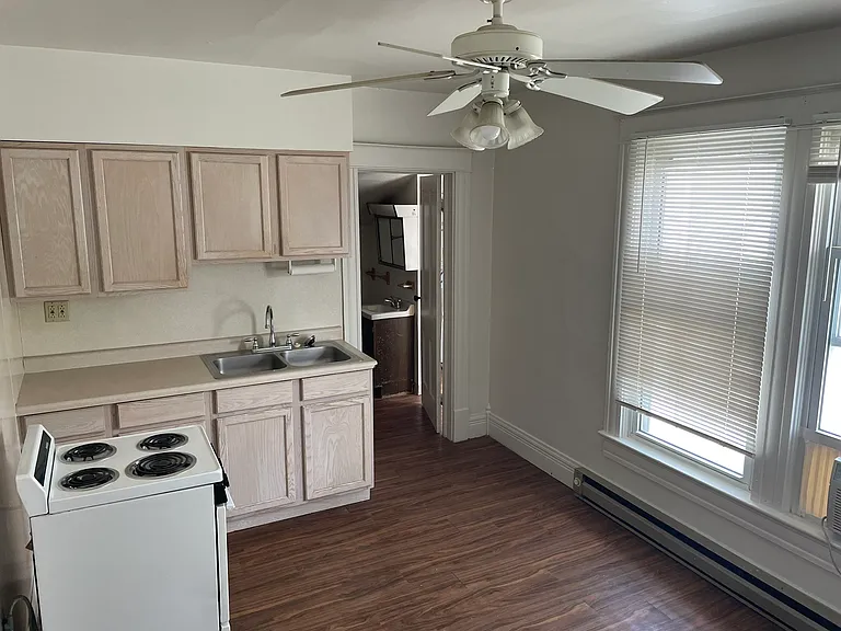 1608 Grove St #B — Photo 11