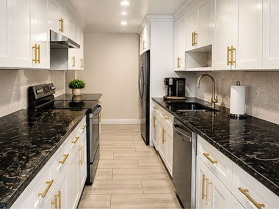 2nd image of 612 S Barrington Ave APT 310