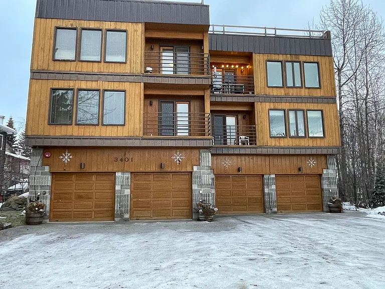 3401 Lakeshore Dr — Photo 1