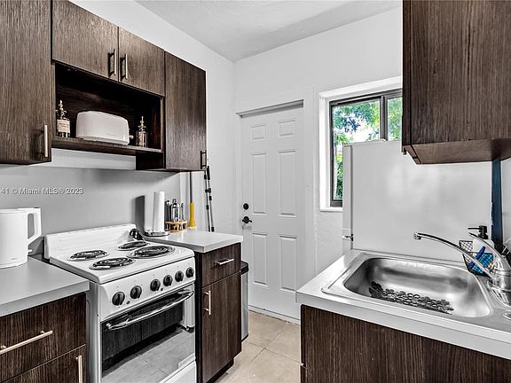 4th image of 1350 NE 111th St #2