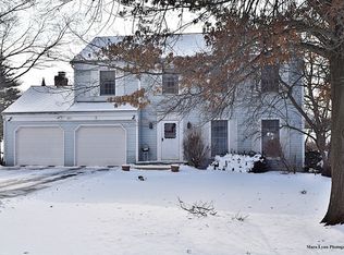 1217 Robinhood Dr, Elgin, IL 60120