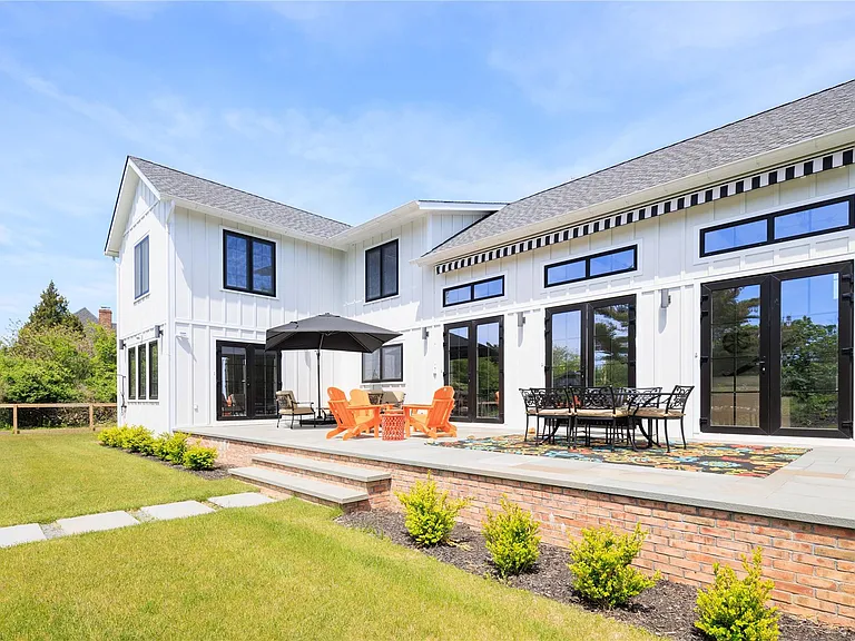 505 Plum Island Ln — Photo 2