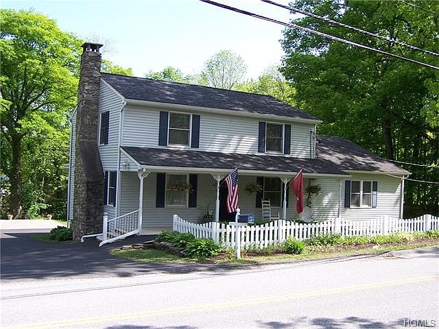1st image of 40 Weyants Ln