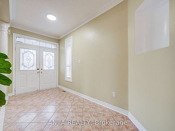 5th image of 23 Ayhart St E