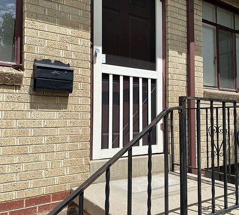 2nd image of 3464 S Lincoln St #3464