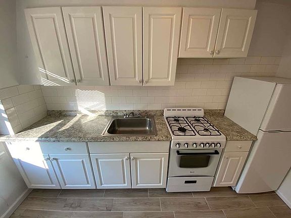 3rd image of 21-58 28th St #3FF