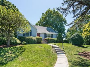 2 Crest Dr, Yorktown Heights, NY 10598