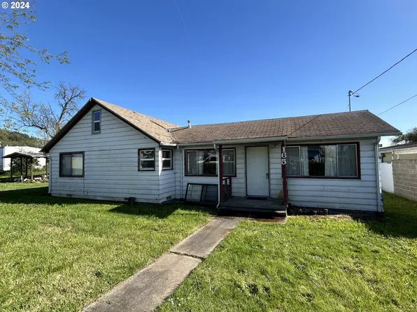 165 Pippin Ave, Roseburg, OR 97471