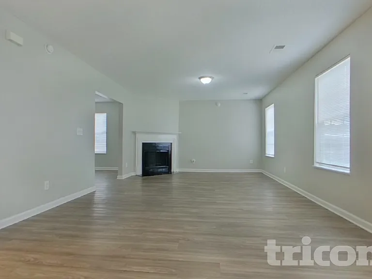 945 Schofield Ln — Photo 13