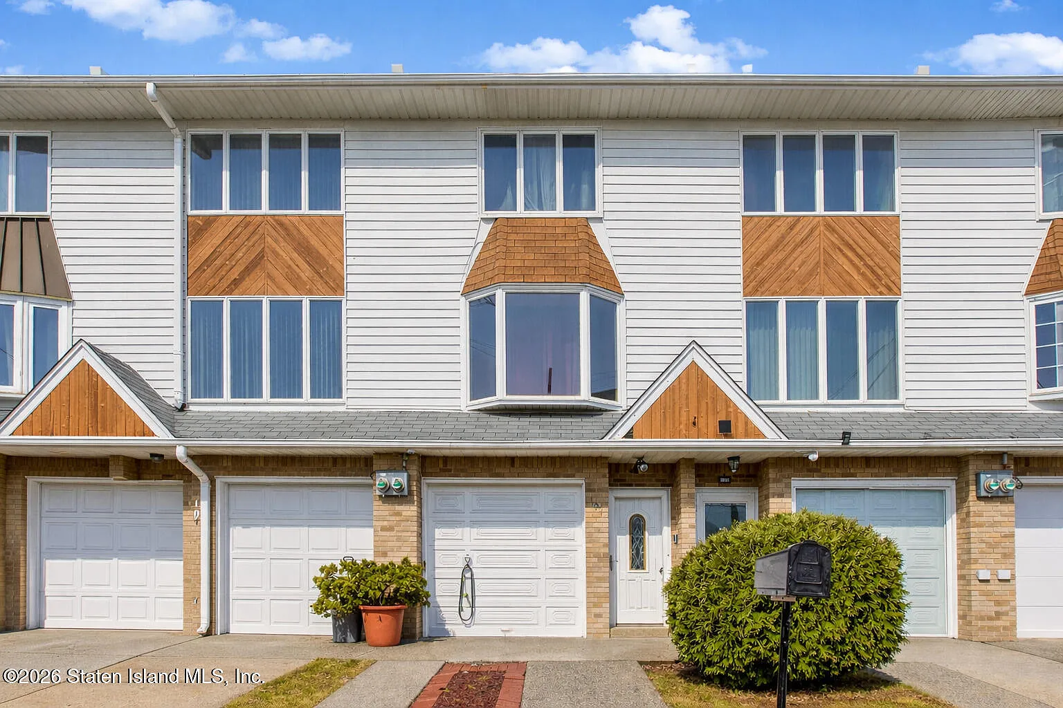 107 Hempstead Ave photo 1