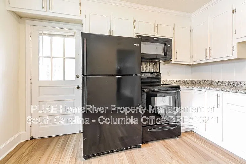 3 bed, 1.0 bath, 999 sqft, $1,300 — Photo 3