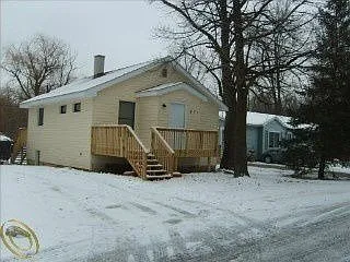 211 Henning St photo 1