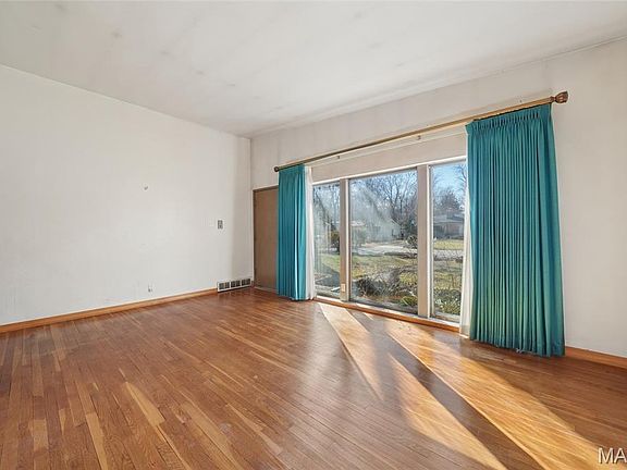 5th image of 808 Wenneker Dr