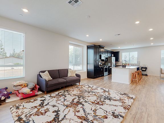 2nd image of 20601 Oakglen Ln