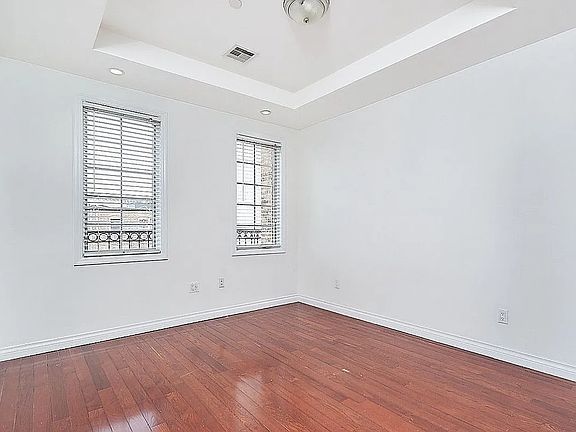 4th image of 1624 E 12th St APT 2F