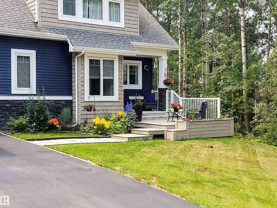 1st image of 3 Conifer Cres