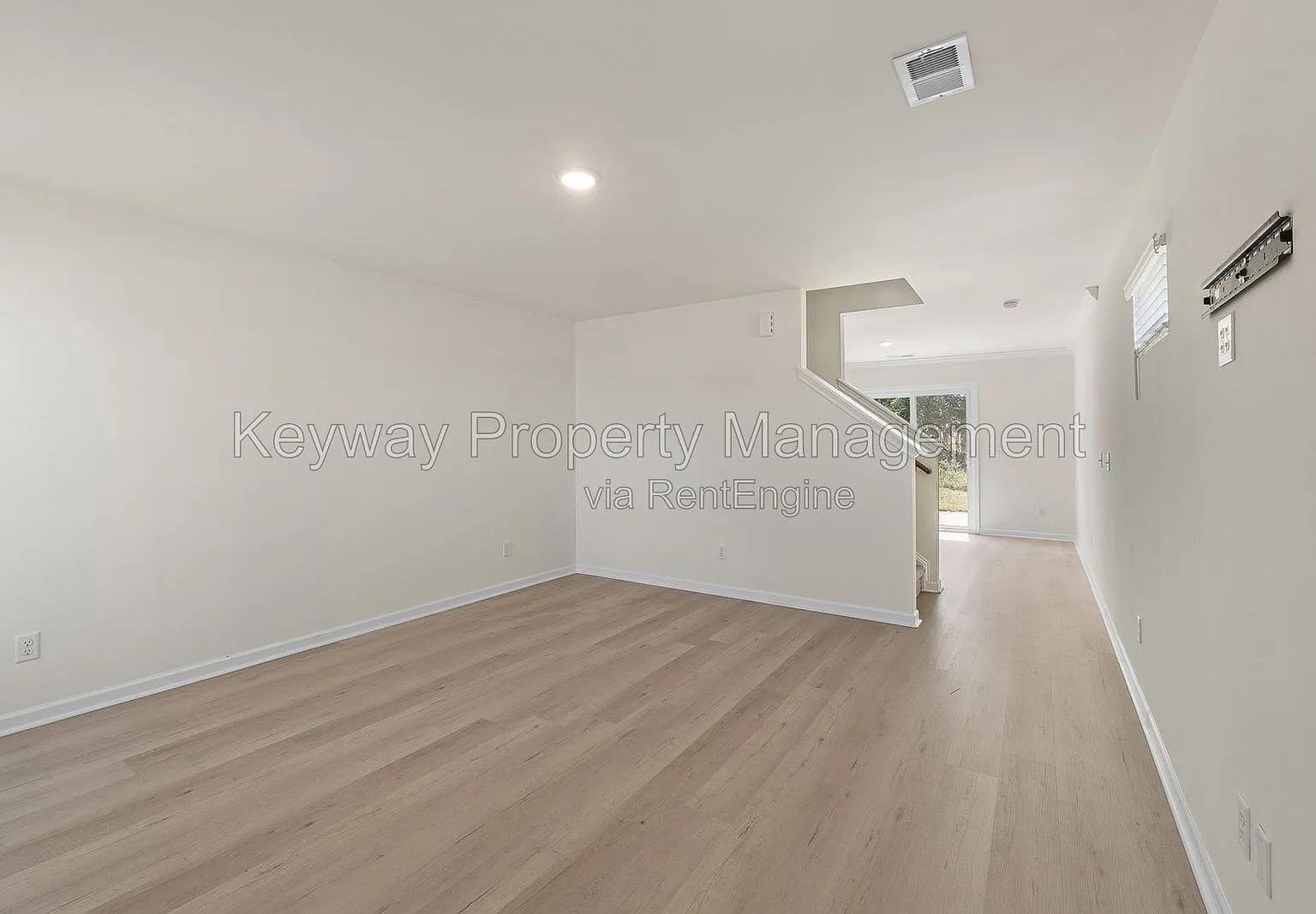 4 bed, 2.5 bath, 1665 sqft, $2,185 — Photo 2