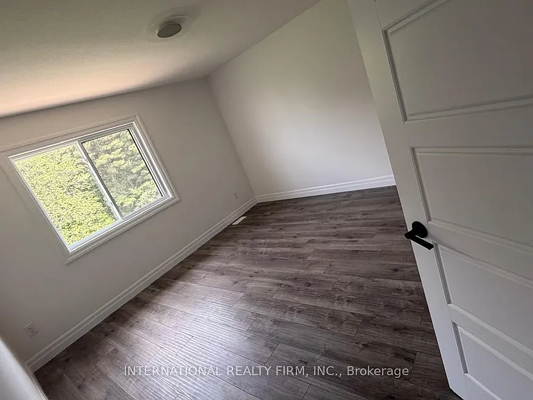 891 Darnley Blvd — Photo 6