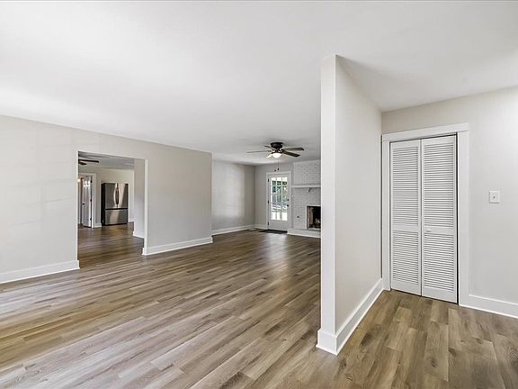 4th image of 3752 Suffolk Dr
