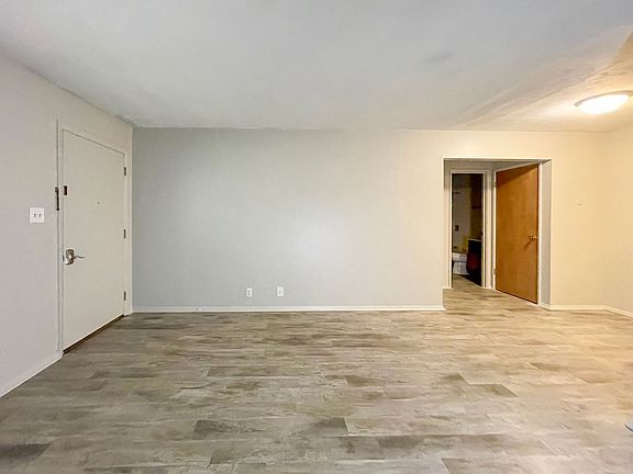 4th image of 2310 N Oakwood Ave APT 2