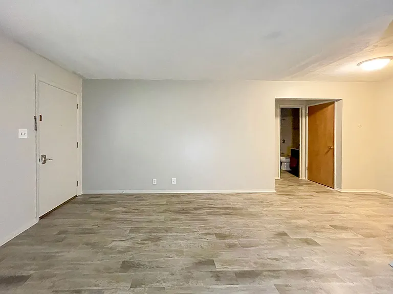 2310 N Oakwood Ave #2 — Photo 4