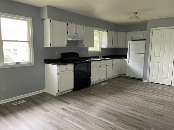 202 S Wetmore St #C, Metamora, IL 61548